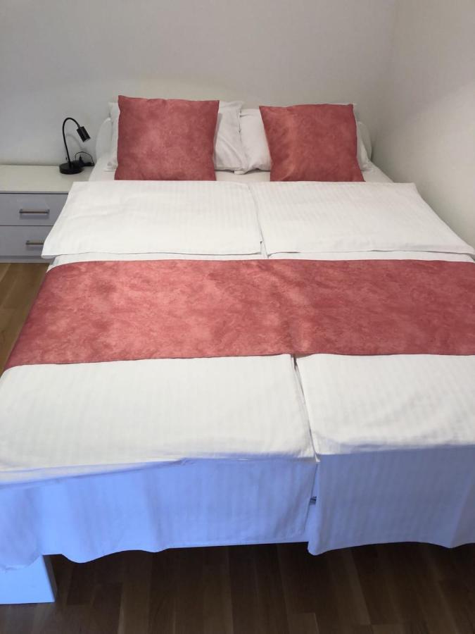 Apartmani Gavran Pirovac Exteriör bild