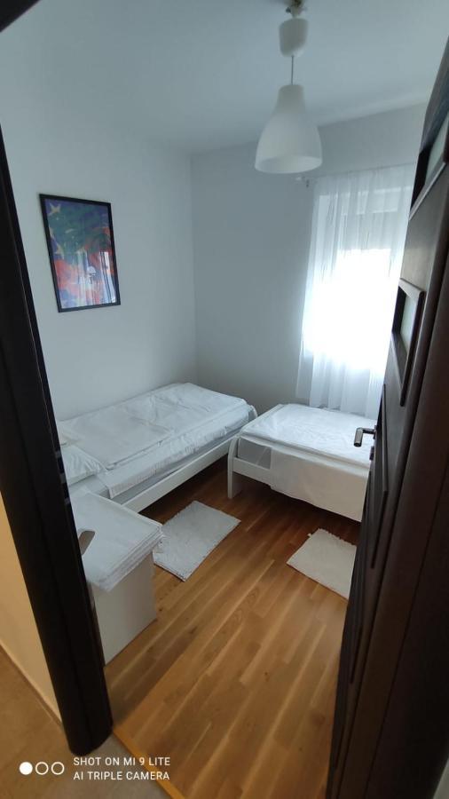 Apartmani Gavran Pirovac Exteriör bild