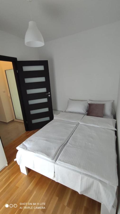 Apartmani Gavran Pirovac Exteriör bild