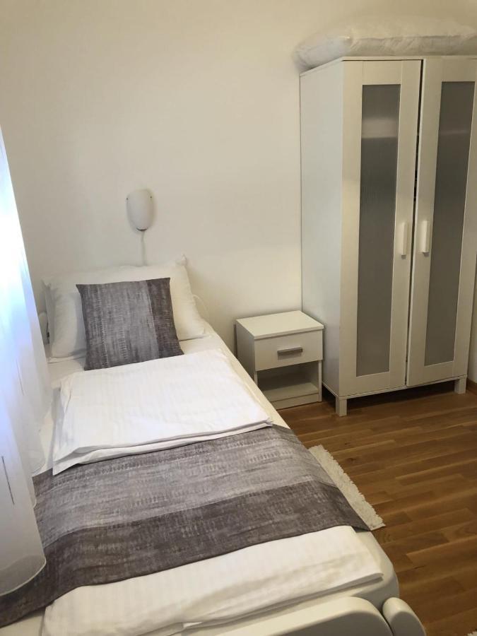 Apartmani Gavran Pirovac Exteriör bild