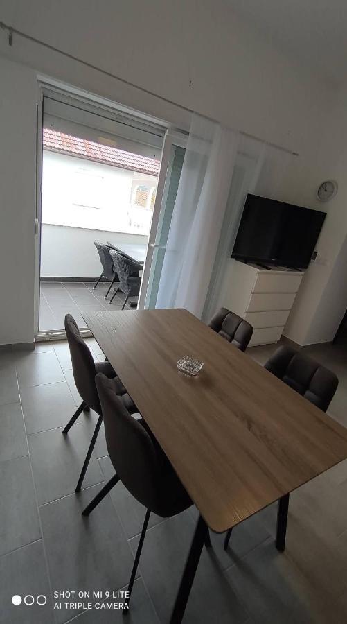 Apartmani Gavran Pirovac Exteriör bild