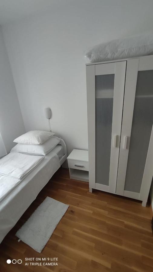 Apartmani Gavran Pirovac Exteriör bild