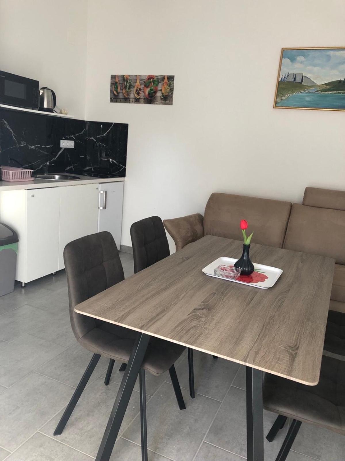 Apartmani Gavran Pirovac Exteriör bild