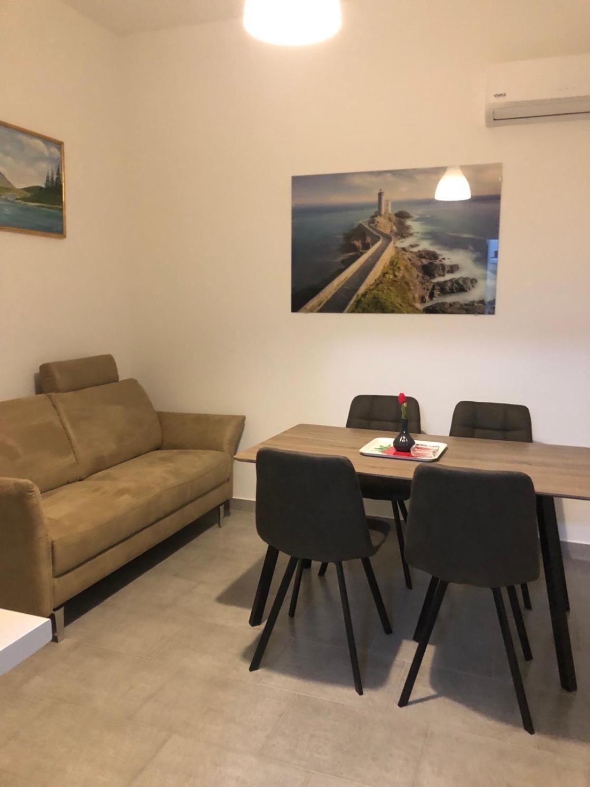 Apartmani Gavran Pirovac Exteriör bild