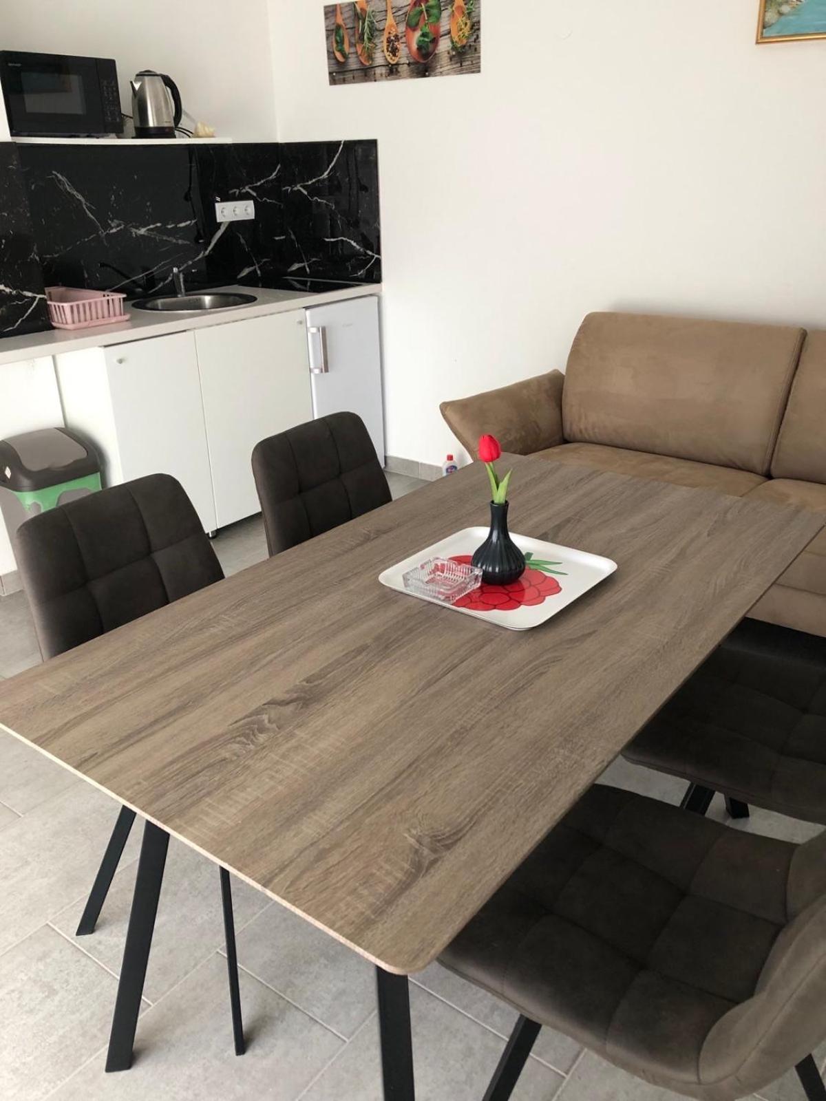 Apartmani Gavran Pirovac Exteriör bild